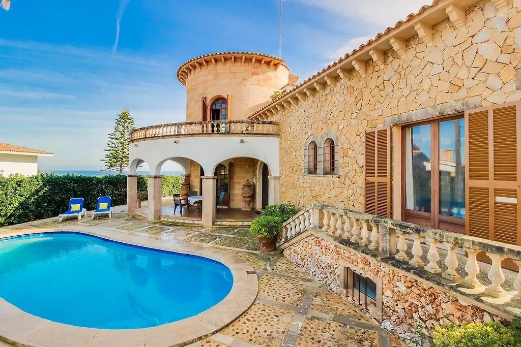 Villa Serral Dels Falcons location